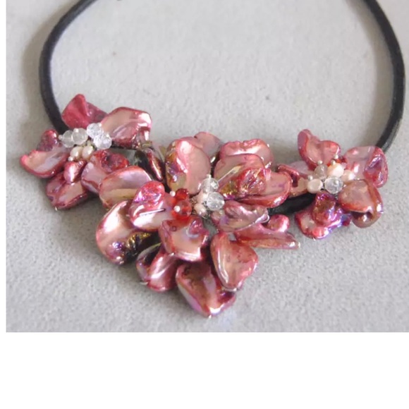 IRIS APFEL Baroque Cultured Pearl Shell Flower Art Necklace Leather Chocker - Picture 15 of 16